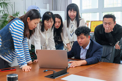 郑州市信息技术学校成功召开移动应用服务与技术、大数据技术应用项目论证会